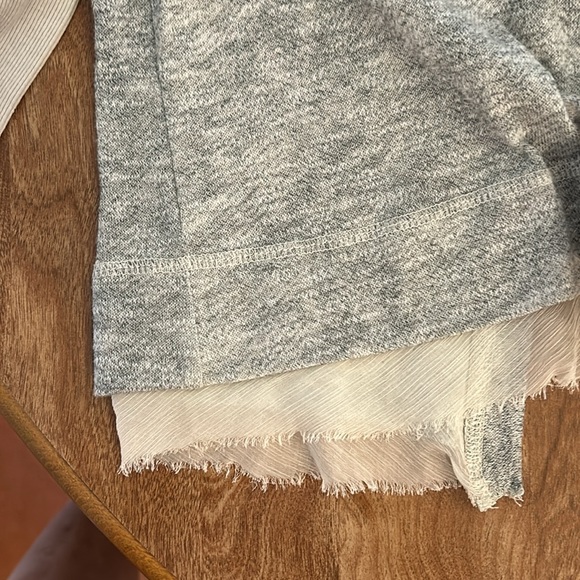 Others Follow Gray Split Back Blouse size M - Picture 8 of 8